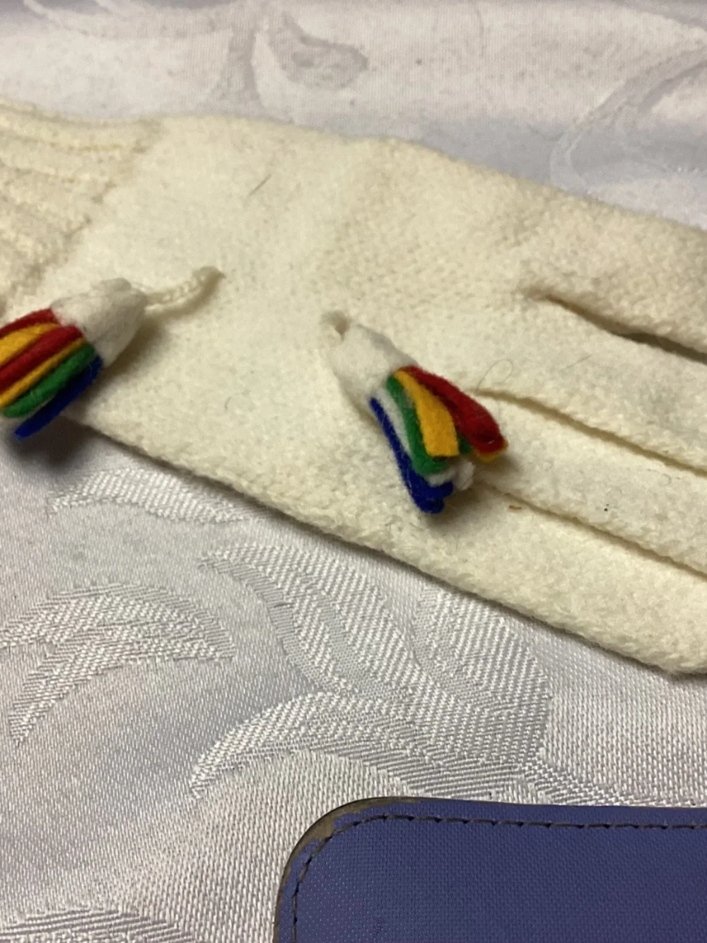 Children’s vintage wool gloves, little girls with tassels